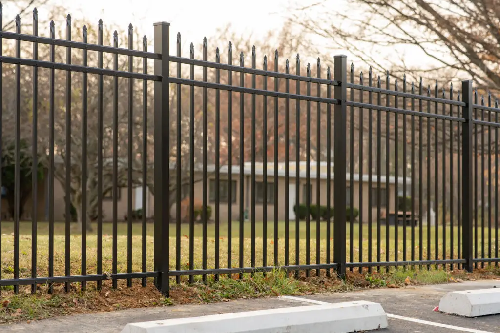 Black aluminum spear top picket fence